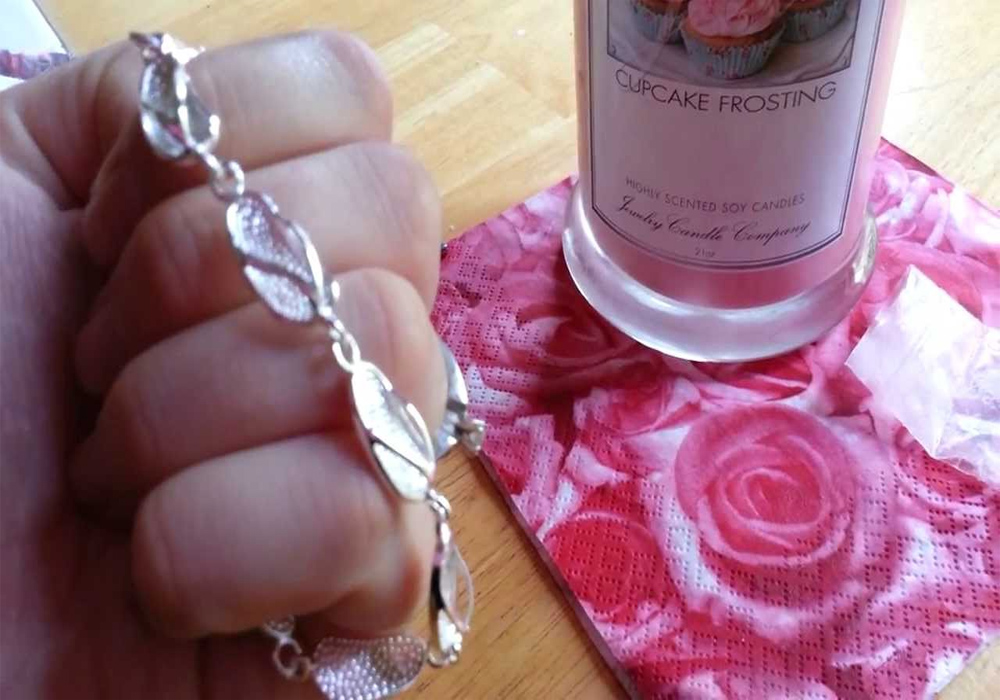 JEWELRY IN CANDLES ASSESSMENT! NECKLACE, EARRINGS OR RING INSIDE EVERY SCENTED SOY CANDLE!