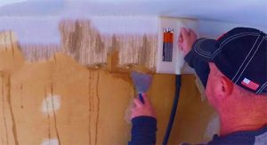 How to Remove Wallpaper With a Steamer